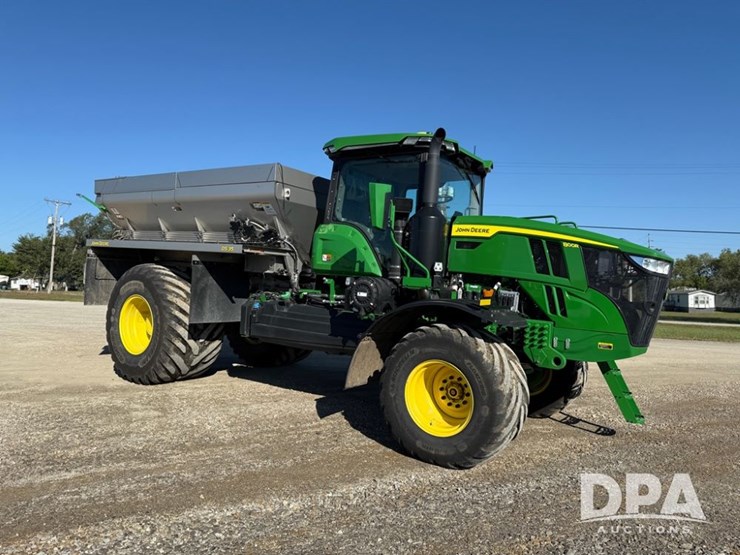 2023-john-deere-800r-image-2