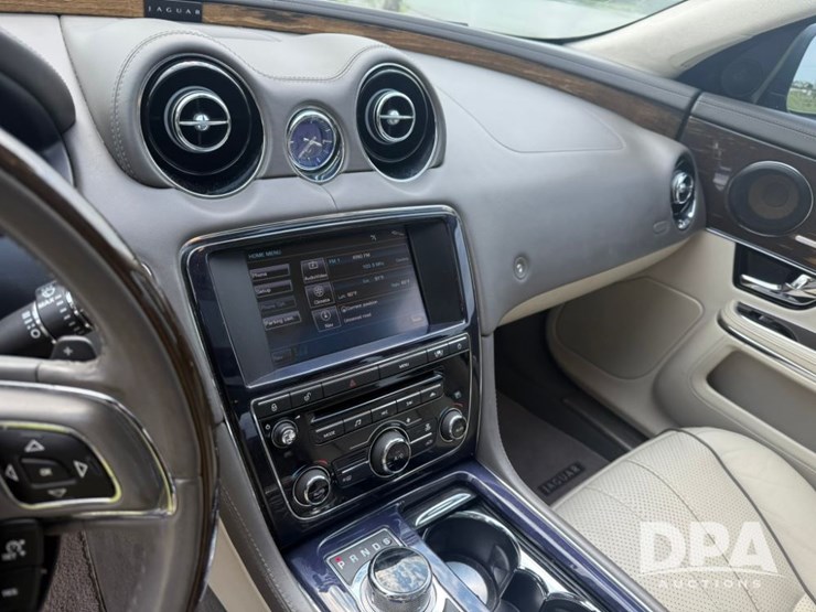 2012-jaguar-xj-sedan-(lld1443)-image-14