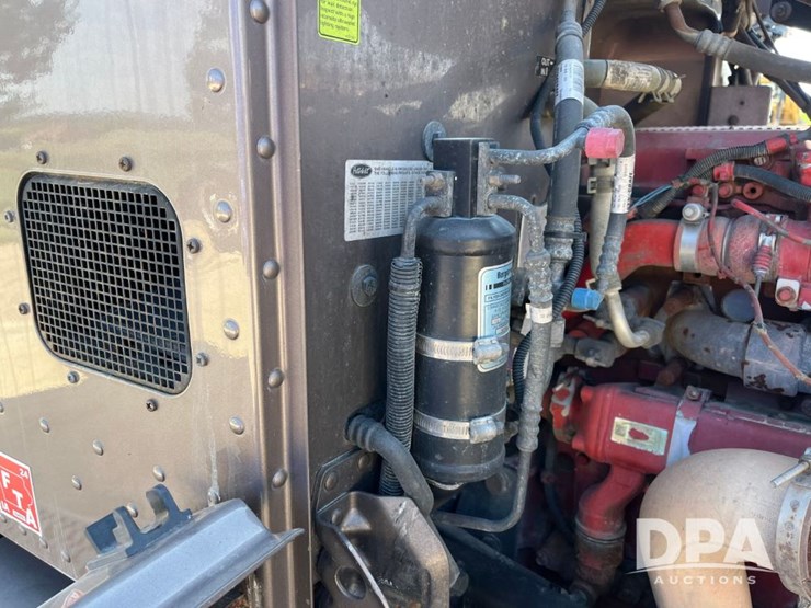 2014-peterbilt-386-image-90