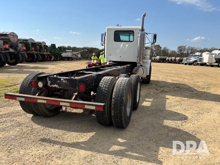 2001-peterbilt-357-image-14