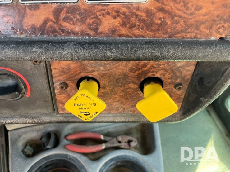 2002-kenworth-t800-image-61