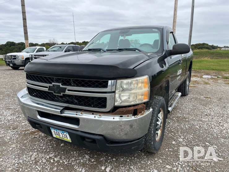 2011-chevrolet-2500hd-image-2