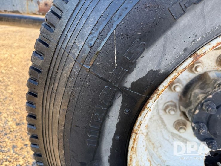 2002-international-durastar-4400-image-36