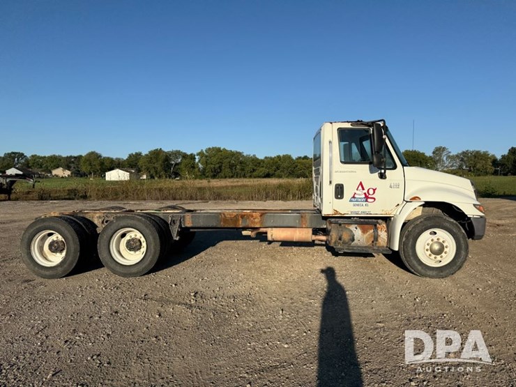 2002-international-durastar-4400-image-5