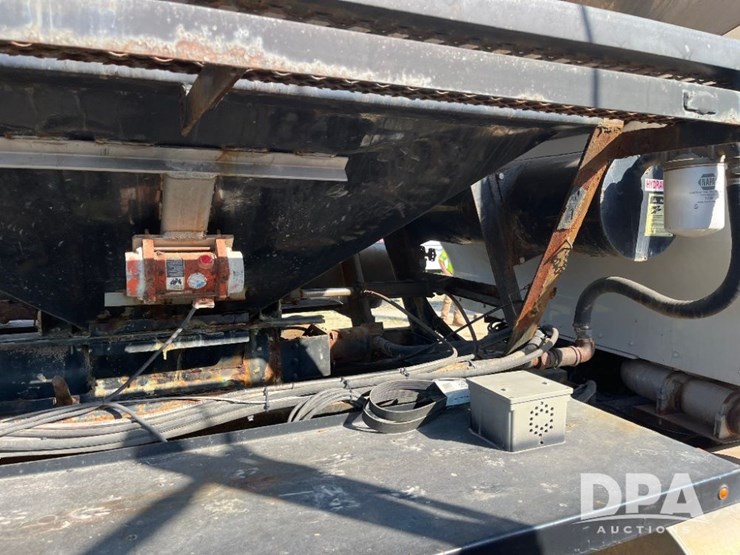 2002-kenworth-t800-image-25