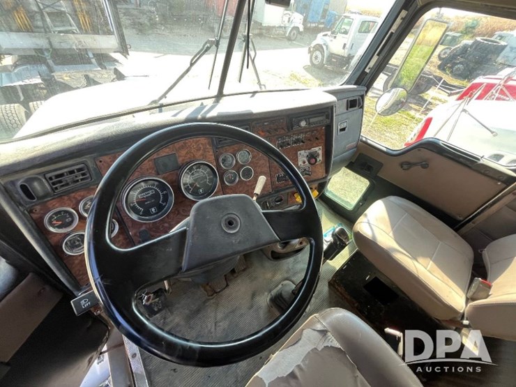 2002-kenworth-t800-image-46