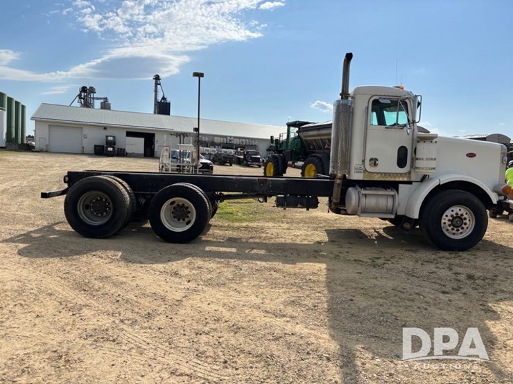 2001-peterbilt-357-image-9