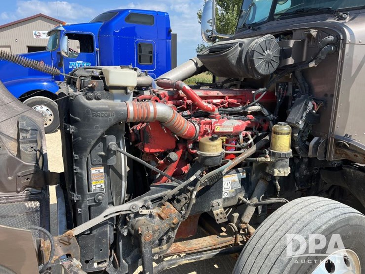 2014-peterbilt-386-image-95