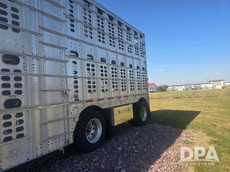 2006-wilson-livestock-trailer-image-10