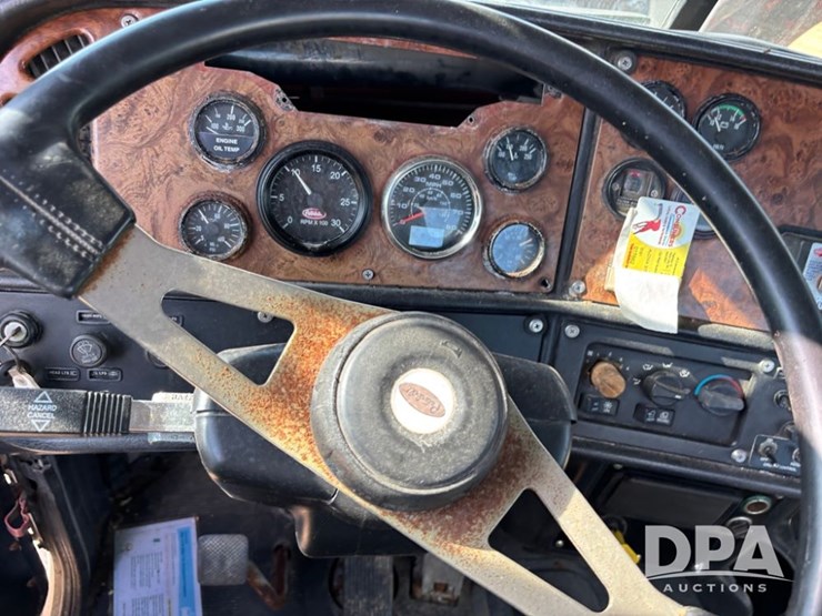 2001-peterbilt-357-image-66