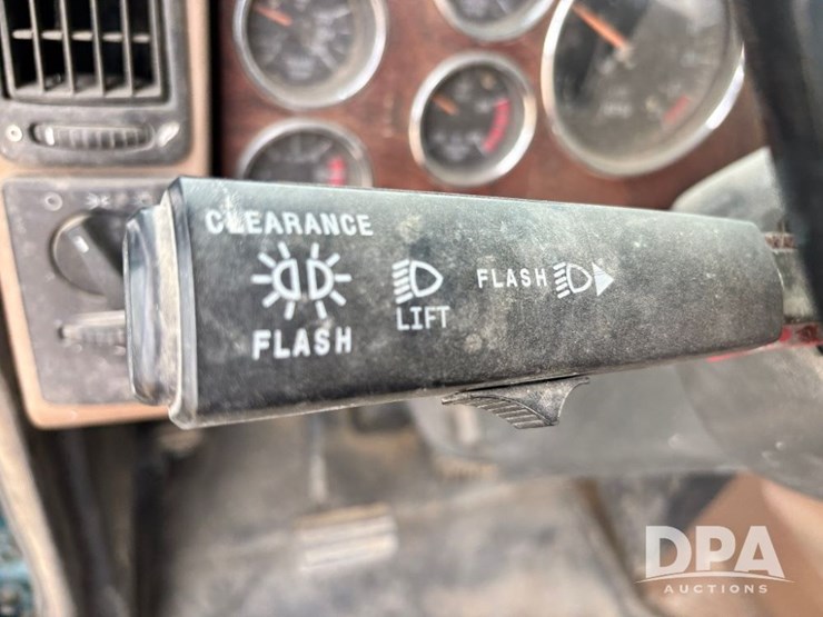 mack-granite-gu713-image-139