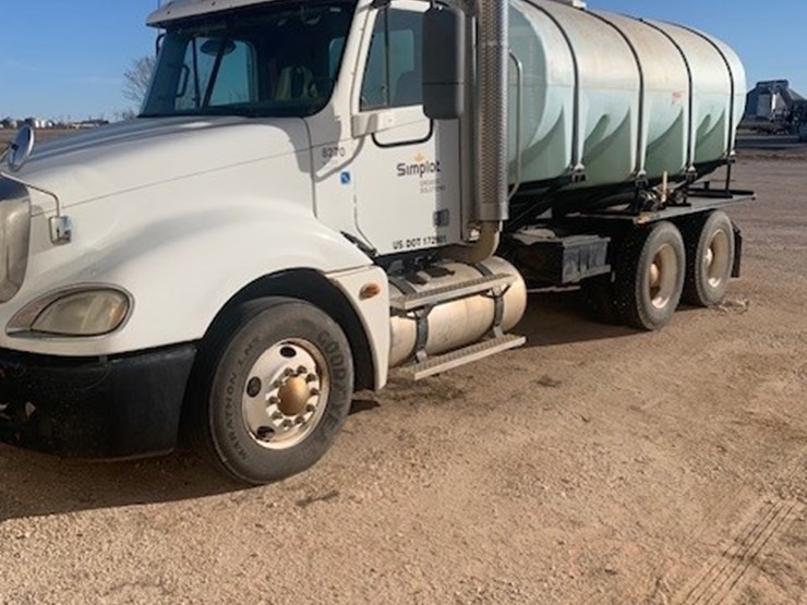 2007-freightliner-liquid-truck-(dr11216-unit-8270)-image-2