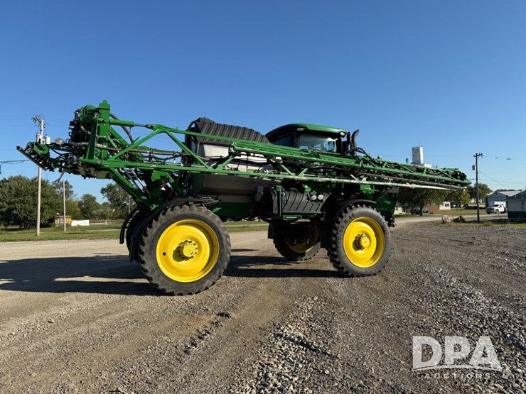 2021-john-deere-r4044-image-8