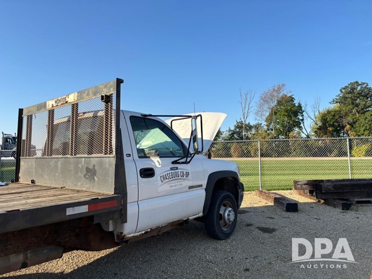 2001-gmc-3500-image-28