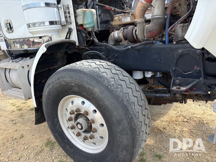 2001-peterbilt-357-image-27