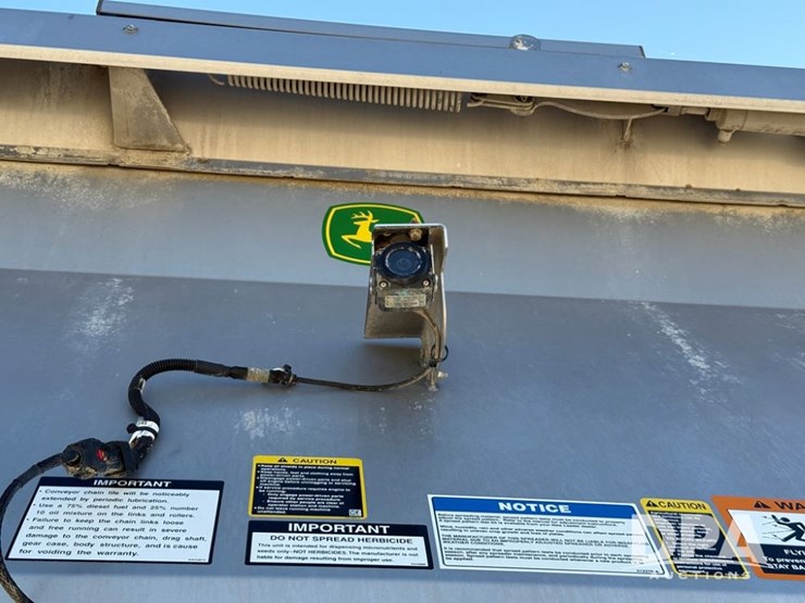 2023-john-deere-800r-image-76