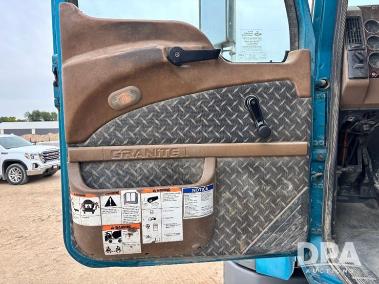 mack-granite-gu713-image-125