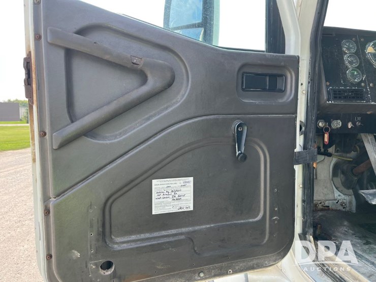 2001-ihc-9100-truck-(jn2647,-unit-32347)-image-50