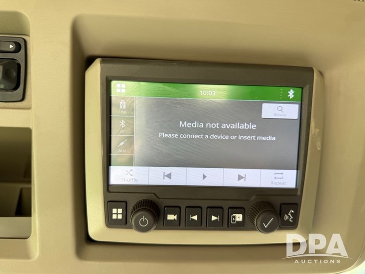 2023-john-deere-800r-image-130