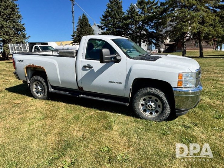 2012-chevrolet-2500hd-image-2