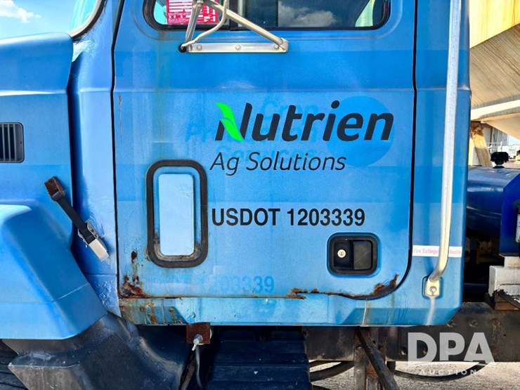 2000-mack-ch613-image-52