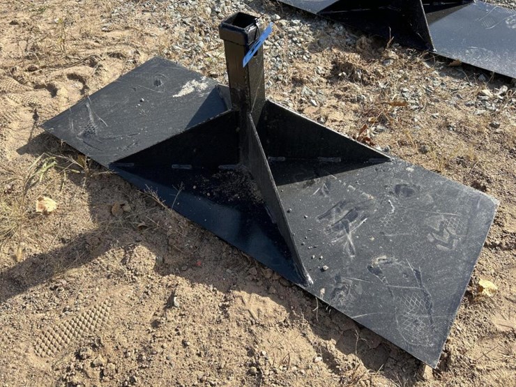 #6924-•-unused-skid-steer-hitch-adapter-image-2