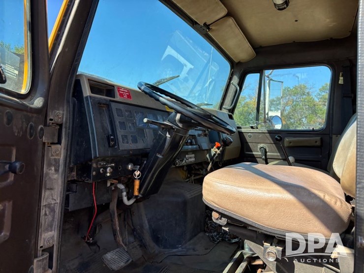 1990-international-4700-image-49