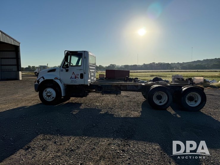 2002-international-durastar-4400-image-16