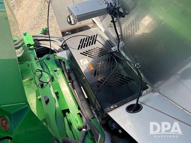 2023-john-deere-800r-image-113