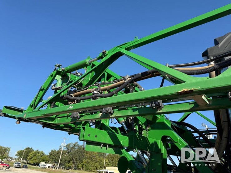 2021-john-deere-r4044-image-89