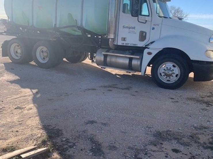 2007-freightliner-liquid-truck-(dr11216-unit-8270)-image-1