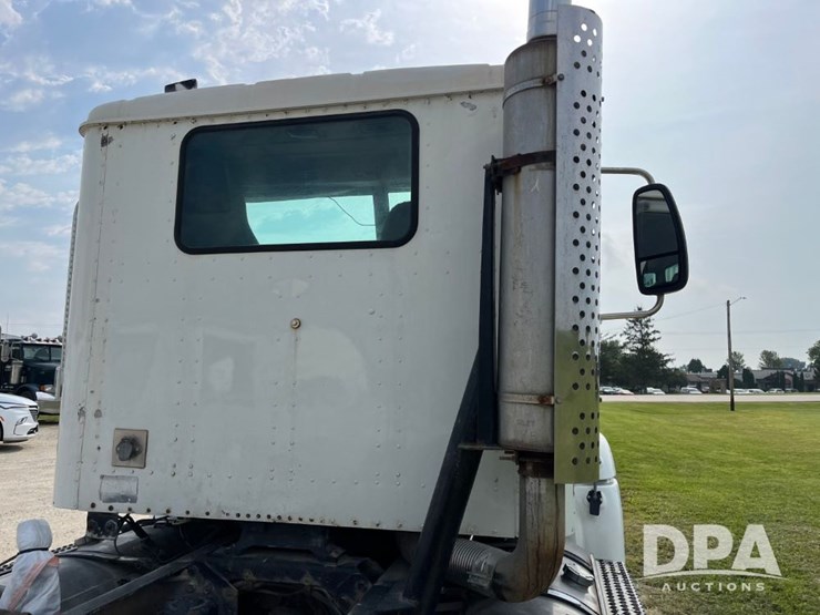 2001-ihc-9100-truck-(jn2647,-unit-32347)-image-29