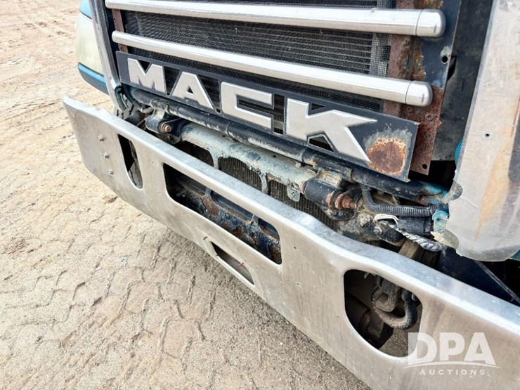 mack-granite-gu713-image-27