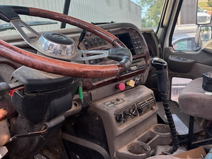 2006-mack-ch613-image-4