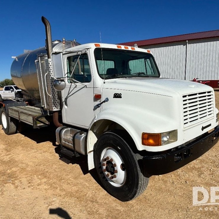 1999 IHC 4700 Liquid Nurse Truck (GP11652, Unit 126458)