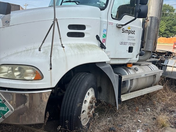 2006-mack-ch613-image-1