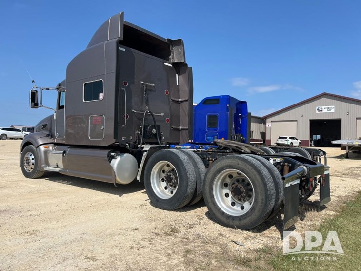 2014-peterbilt-386-image-13