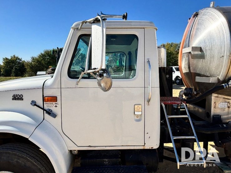 1999-ihc-4700-liquid-nurse-truck-(gp11652,-unit-126458)-image-25