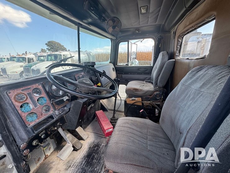 1994-international-9400-image-13