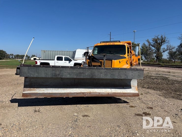 1990-international-4700-image-3