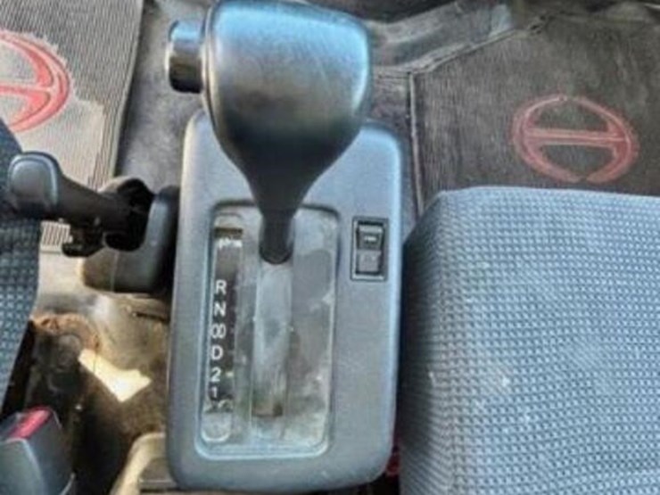 2010-hino-258-image-65