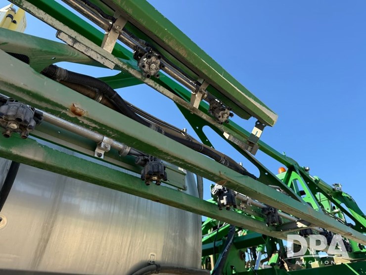 2021-john-deere-r4044-image-79