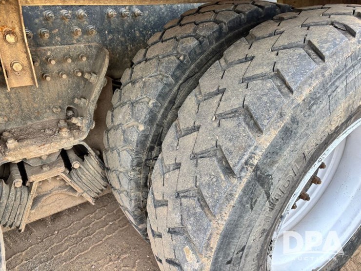 mack-granite-gu713-image-54