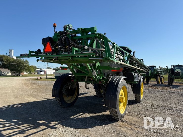 2021-john-deere-r4044-image-16
