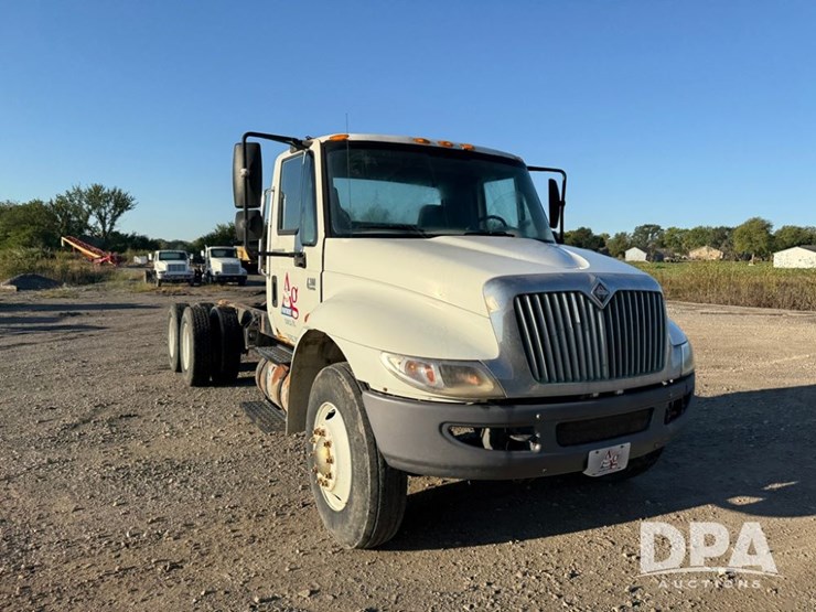 2002-international-durastar-4400-image-24