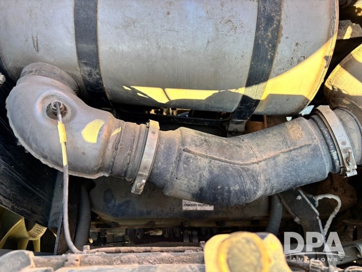 2015-case-ih-patriot-4440-image-106