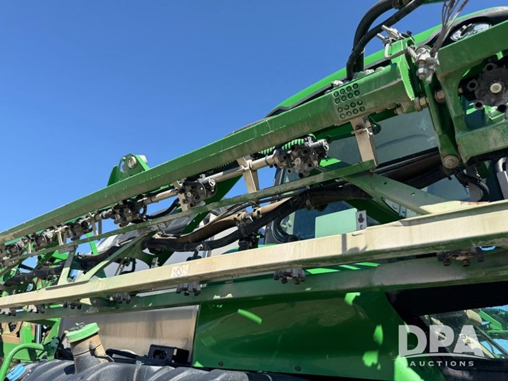 2021-john-deere-r4044-image-98