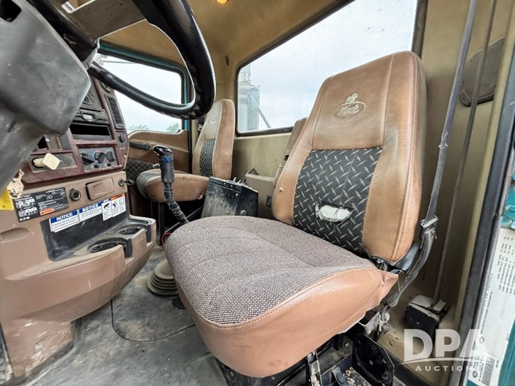 mack-granite-gu713-image-124