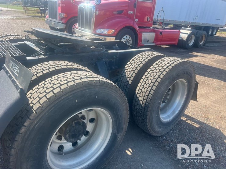 2012-peterbilt-384-image-5
