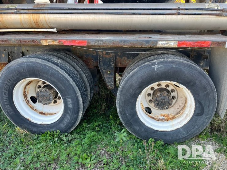 2002-kenworth-t800-image-39